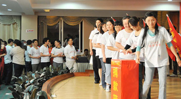 2010年3月，青海玉樹發(fā)生7.1級地震，全體橙樹 人再次第一時間行動起來為災區(qū)人民進行募捐活動